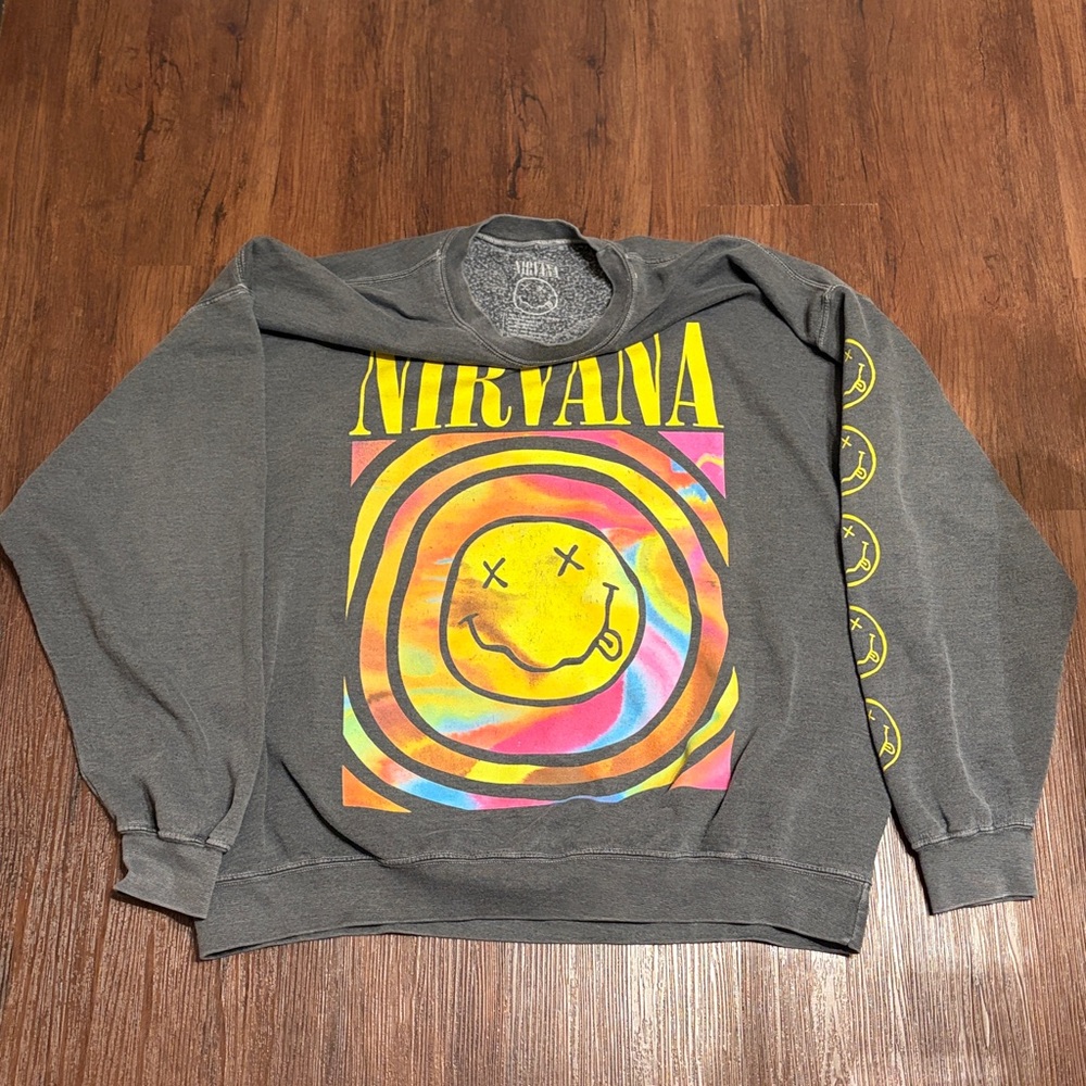 Nirvana sweatshirt oversized women size s/m grat smiley face EUC